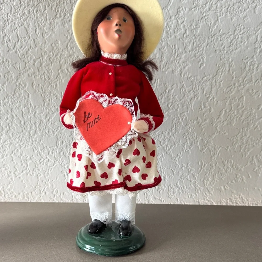 Byers’ Choice Caroler Valentine “Be Mine” Figurine 2008 Handcrafted - Picture 2 of 5